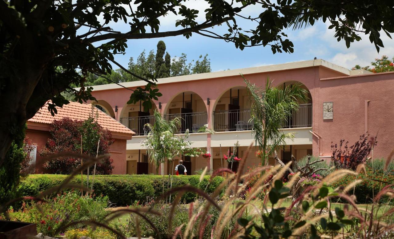 Shaar Hagolan Kibbutz Country Lodging Ngoại thất bức ảnh