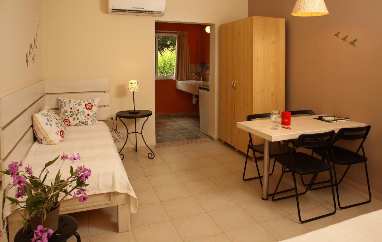 Shaar Hagolan Kibbutz Country Lodging Ngoại thất bức ảnh