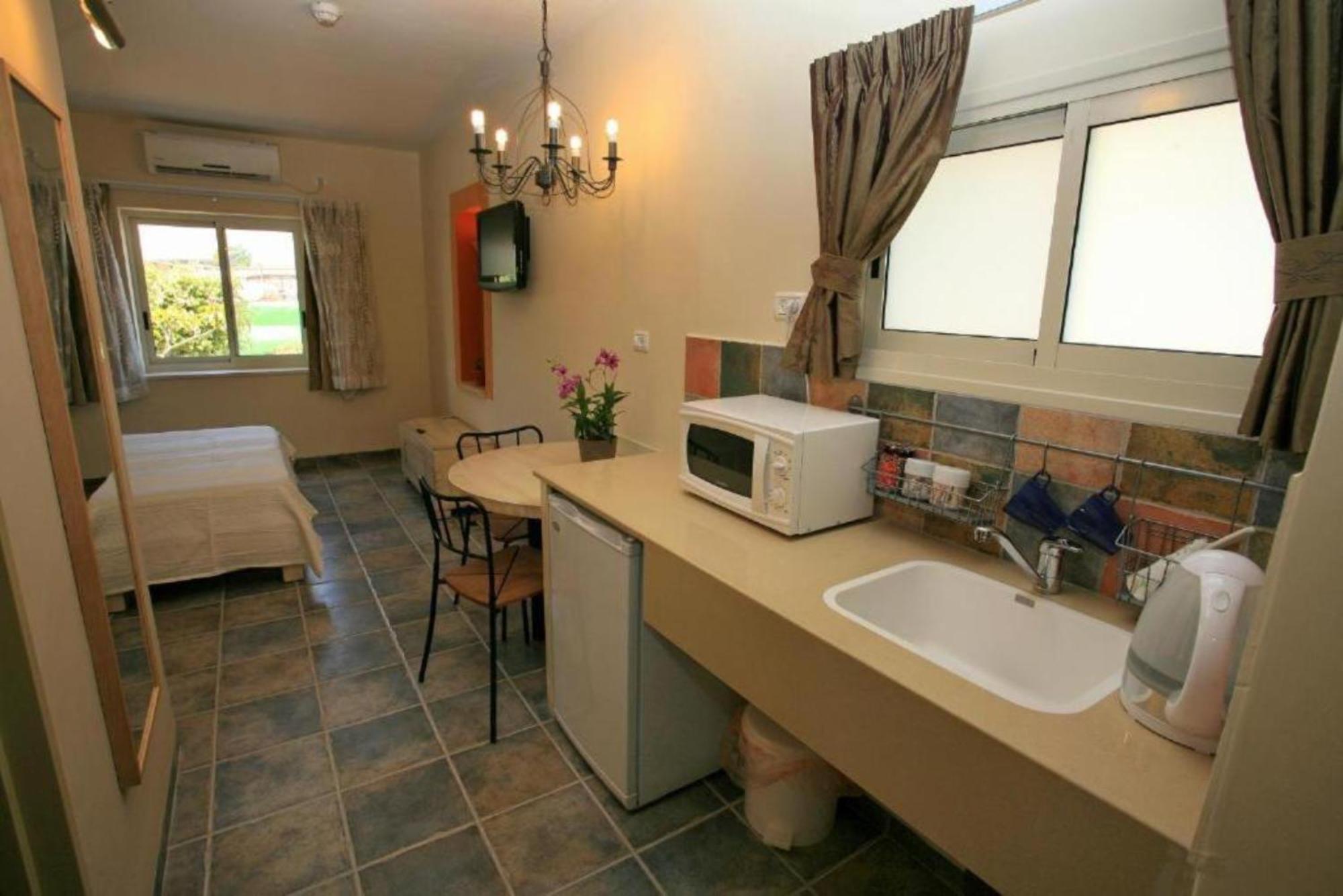 Shaar Hagolan Kibbutz Country Lodging Ngoại thất bức ảnh