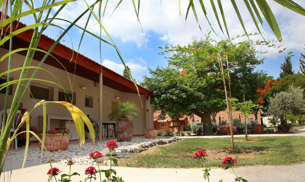 Shaar Hagolan Kibbutz Country Lodging Ngoại thất bức ảnh