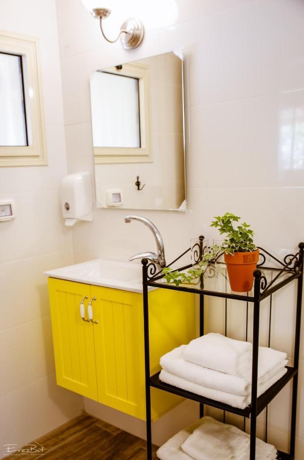 Shaar Hagolan Kibbutz Country Lodging Ngoại thất bức ảnh